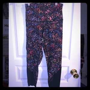 Black Lululemon Wunder Under Floral EUC 6